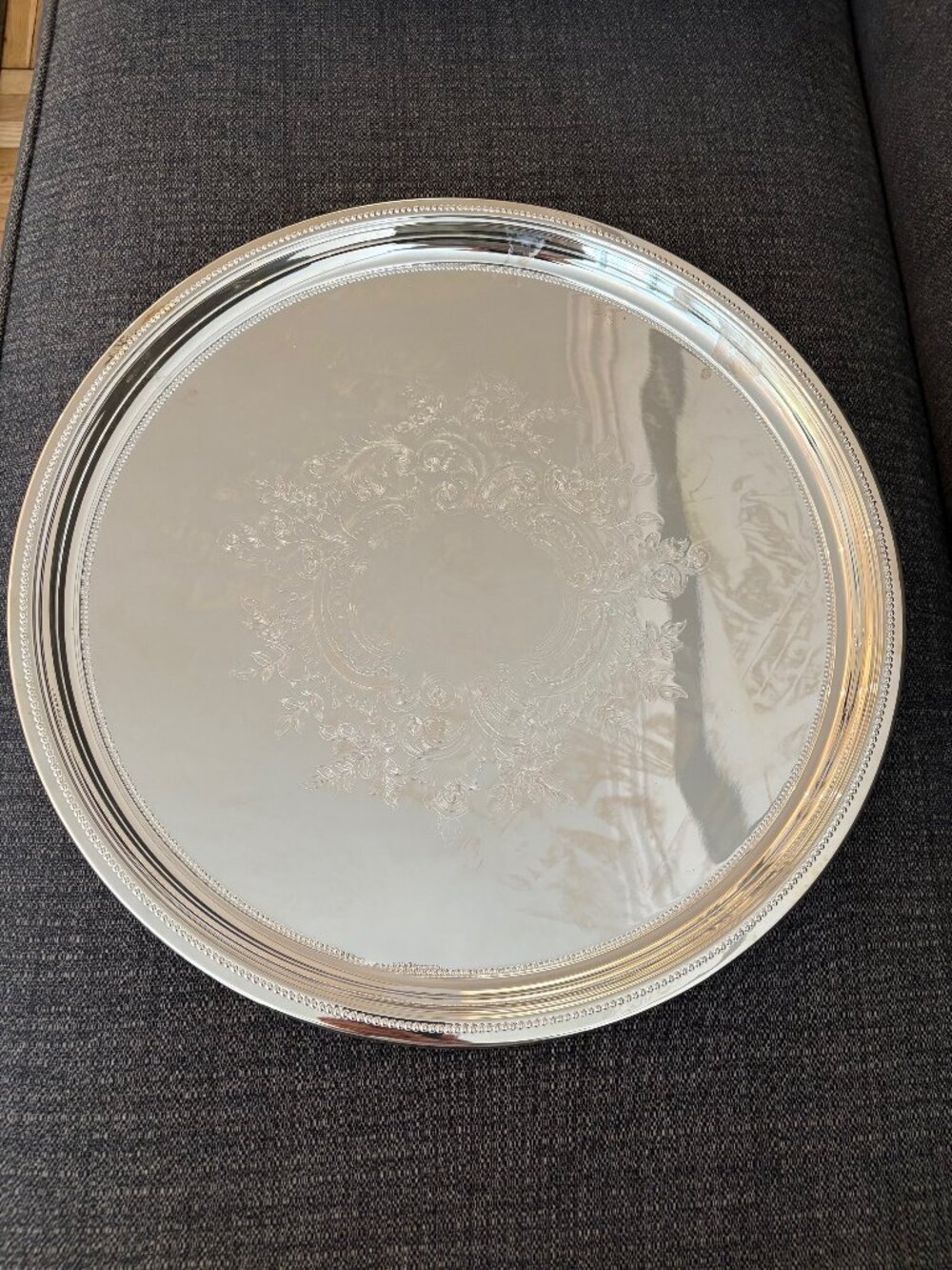 TOWLE SILVERPLATE ROUND GALLERY TRAY NIB - Picture 14 of 14
